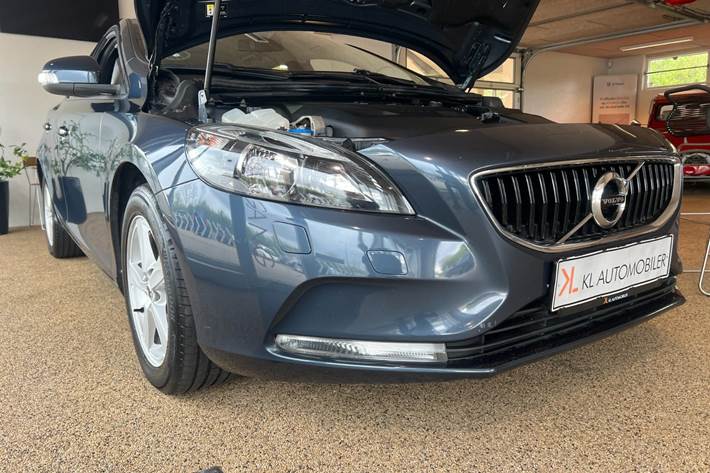 Blå Volvo V40 fra 2018