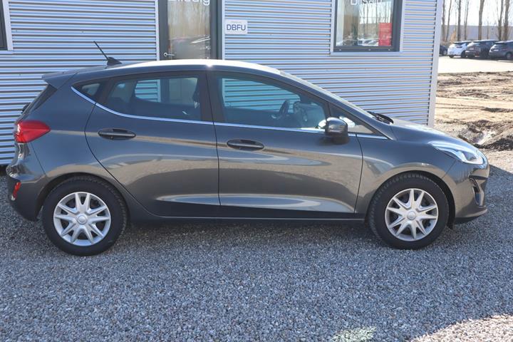 Grå Ford Fiesta fra 2021