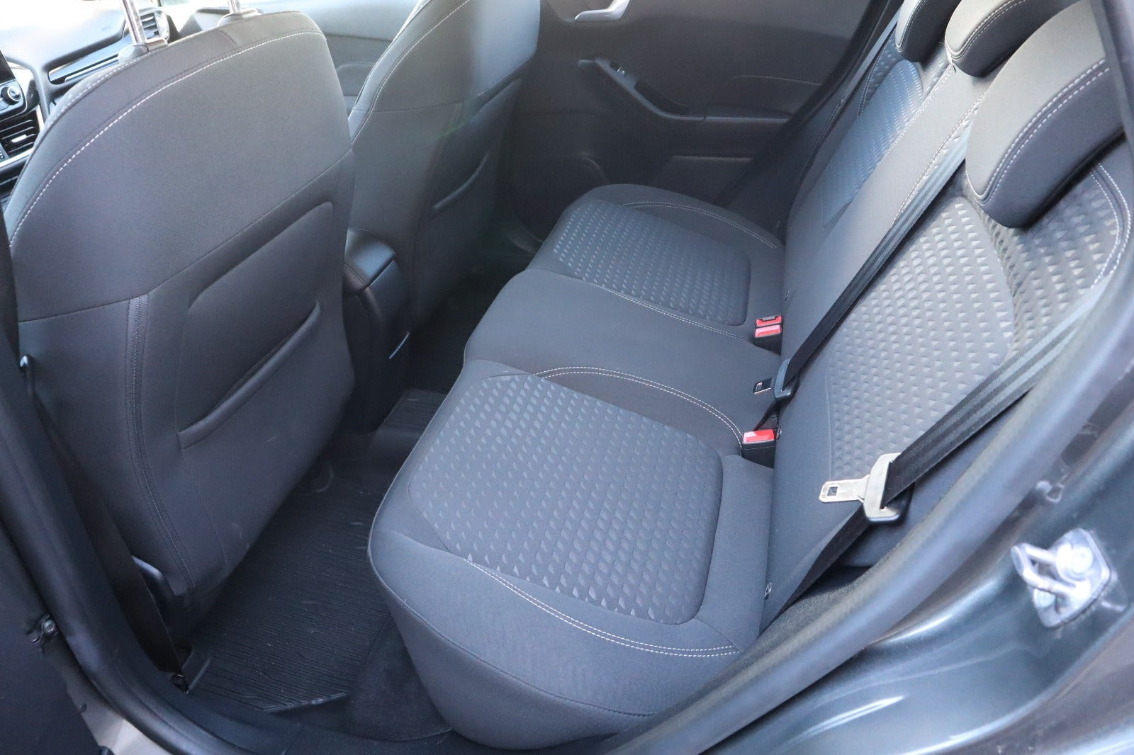 Grå Ford Fiesta fra 2021