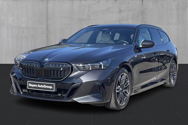 Grå BMW i5 fra 2025