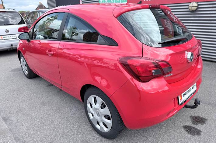 Rød Opel Corsa fra 2015