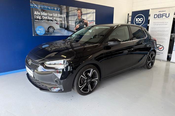 Sort Opel Corsa fra 2021 set udefra