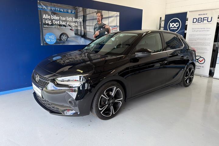Sort Opel Corsa fra 2021 set udefra