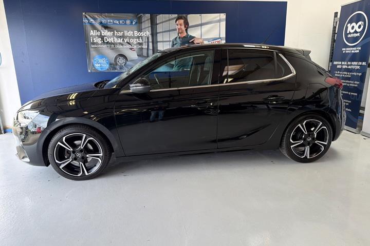 Sort Opel Corsa fra 2021