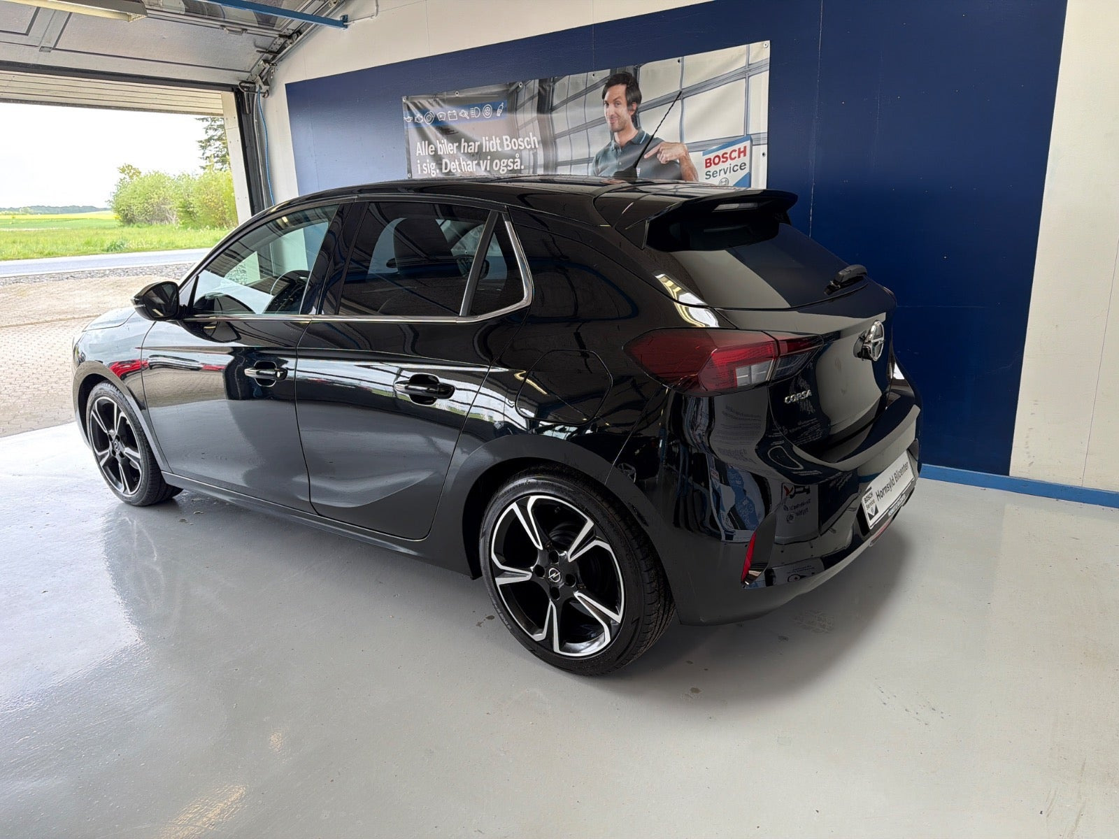 Sort Opel Corsa fra 2021
