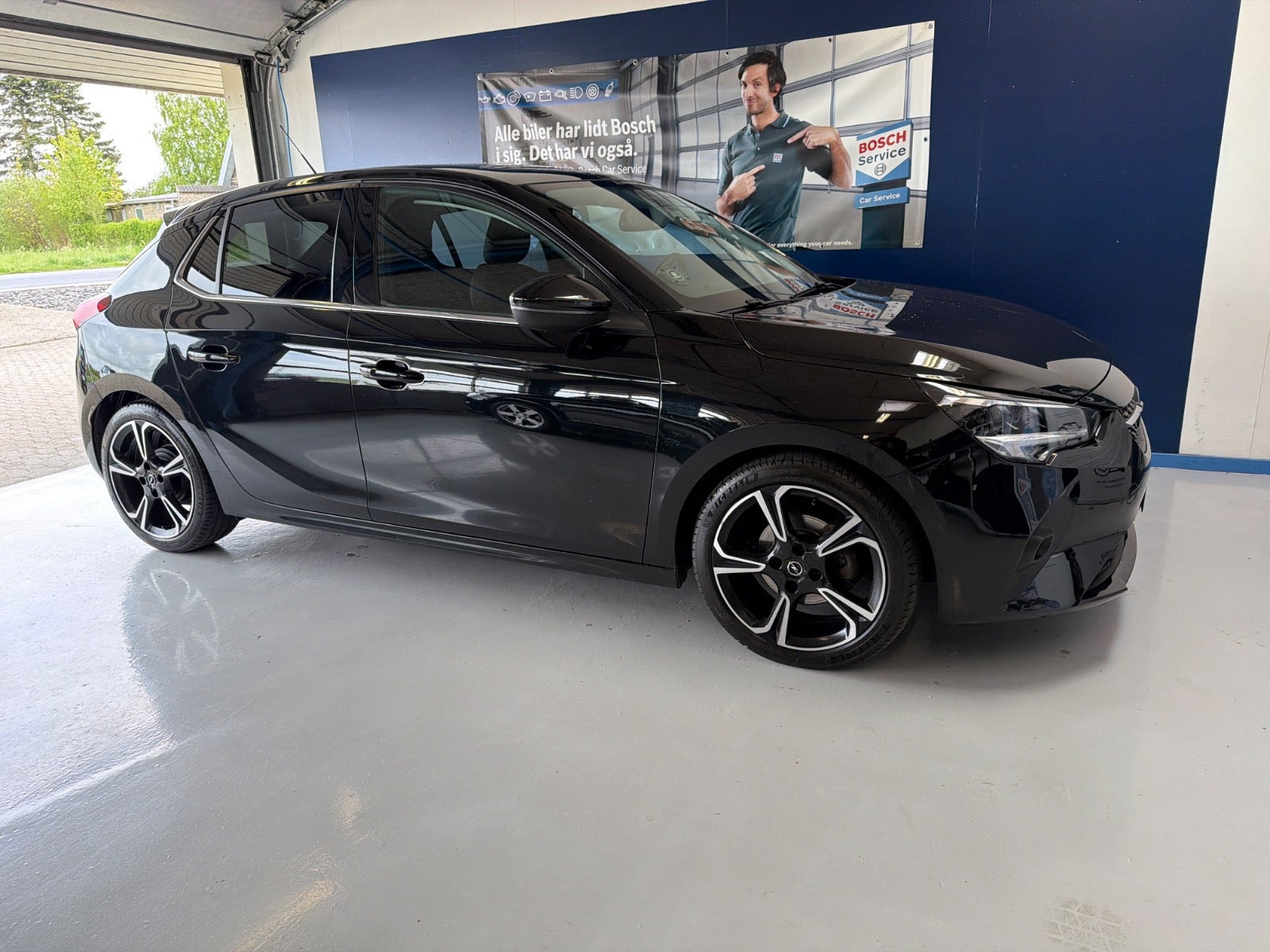 Sort Opel Corsa fra 2021