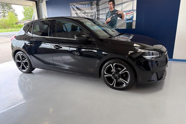 Sort Opel Corsa fra 2021