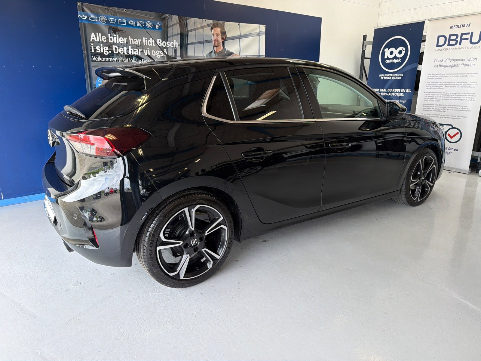 Sort Opel Corsa fra 2021