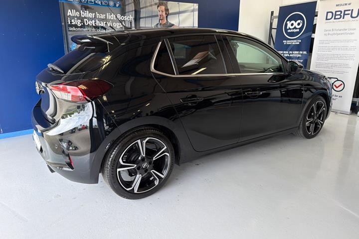 Sort Opel Corsa fra 2021