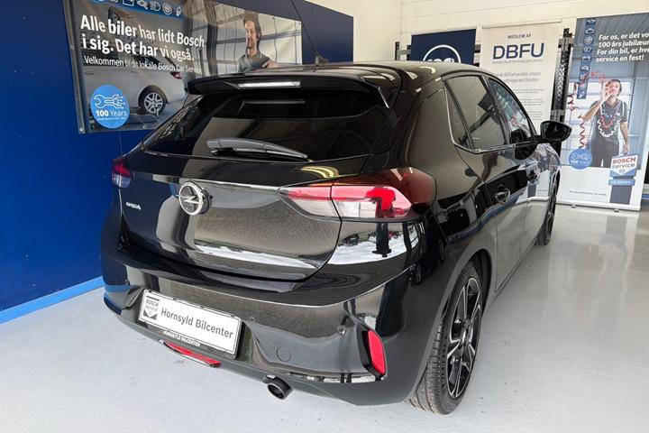 Sort Opel Corsa fra 2021
