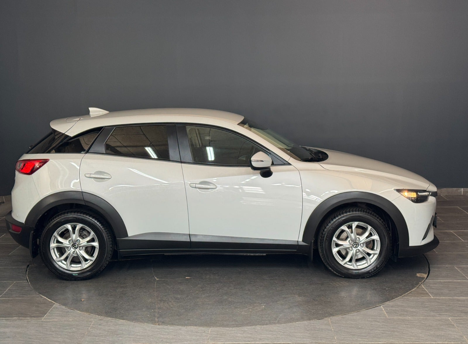 Grå Mazda CX-3 fra 2016