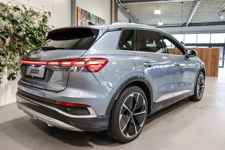 Blå Audi Q4 e-tron fra 2021