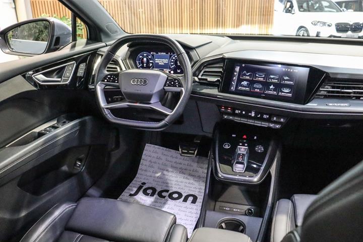 Blå Audi Q4 e-tron fra 2021