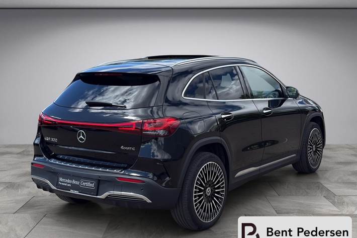 Sort Mercedes EQA 300 fra 2022