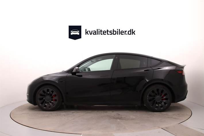 Sort Tesla Model Y fra 2023