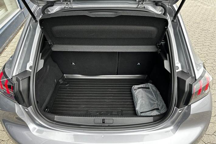 Grå Peugeot 208 fra 2023