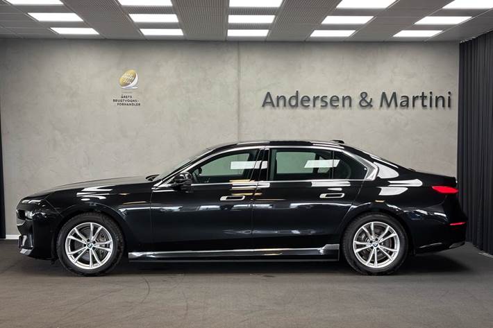 Sort BMW i7 fra 2023