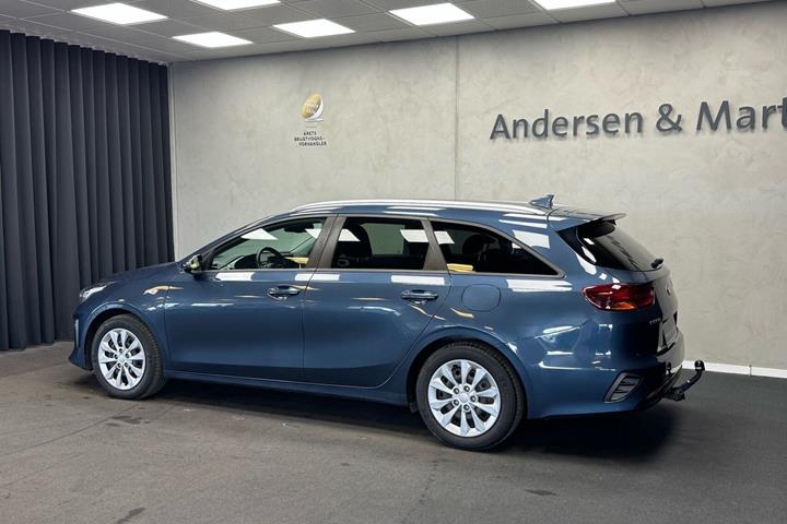Blå Kia Ceed fra 2020