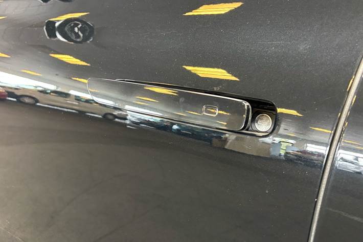 Sort Hongqi E-HS9 fra 2024