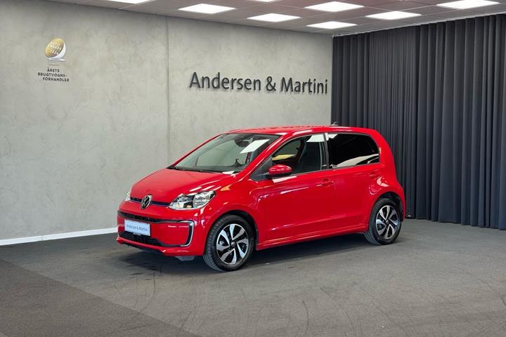 Rød VW e-up fra 2021 set udefra