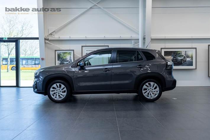 Grå Suzuki S-Cross fra 2024