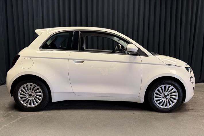 Hvid Fiat 500e fra 2022