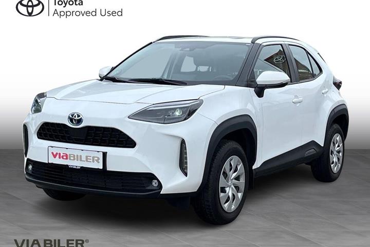 Hvid Toyota Yaris Cross fra 2024 set udefra