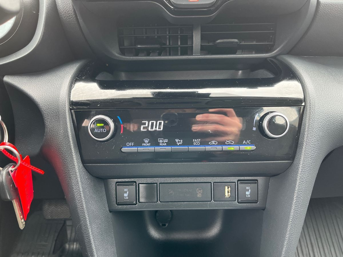 Hvid Toyota Yaris Cross fra 2024