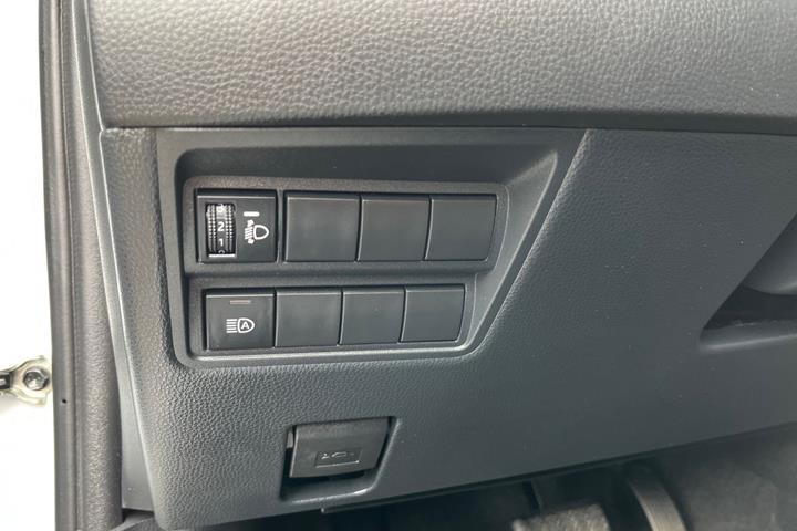 Hvid Toyota Yaris Cross fra 2024