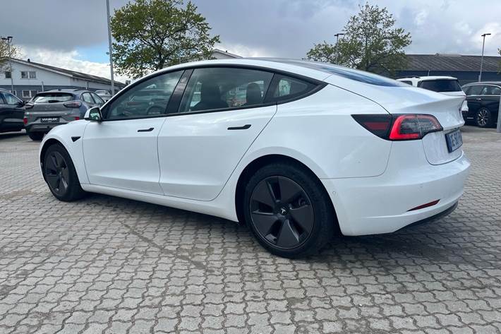 Hvid Tesla Model 3 fra 2022