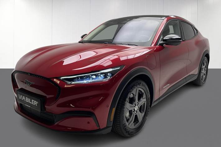 Rød Ford Mustang Mach-E fra 2023