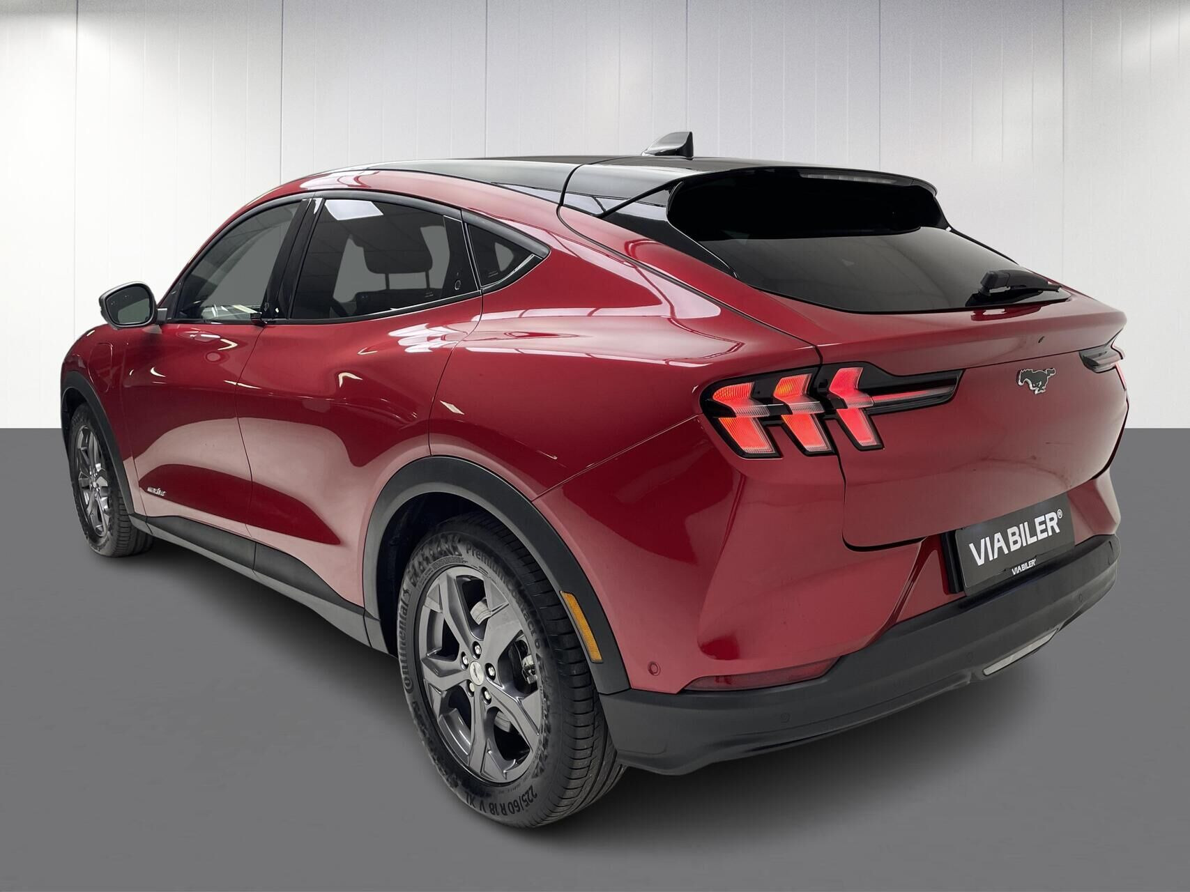 Rød Ford Mustang Mach-E fra 2023