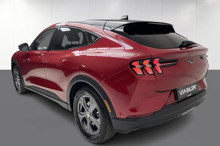 Rød Ford Mustang Mach-E fra 2023