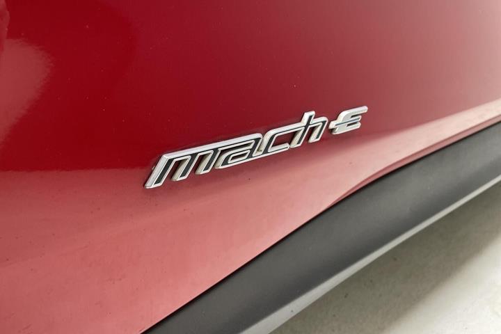 Rød Ford Mustang Mach-E fra 2023