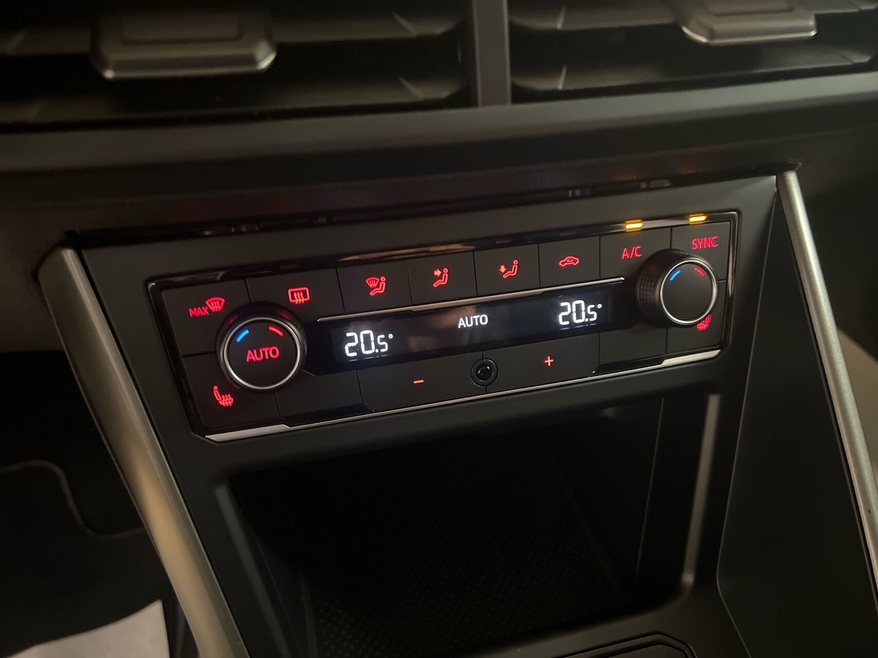Sølv VW Polo fra 2019