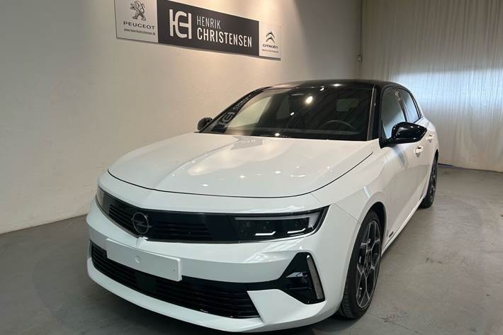 Hvid Opel Astra fra 2022
