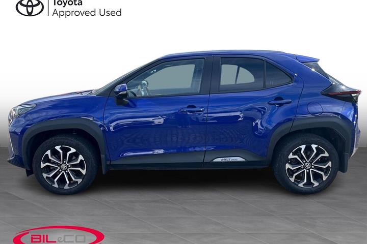 Blå Toyota Yaris Cross fra 2022