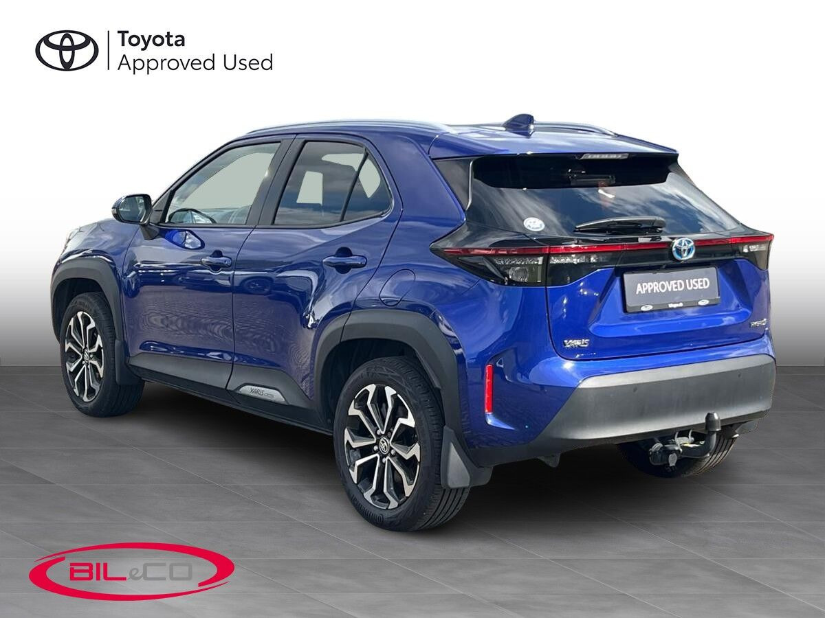 Blå Toyota Yaris Cross fra 2022