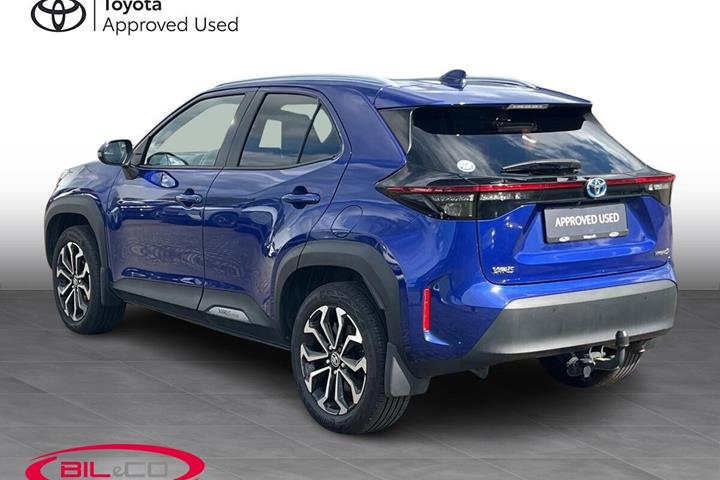 Blå Toyota Yaris Cross fra 2022