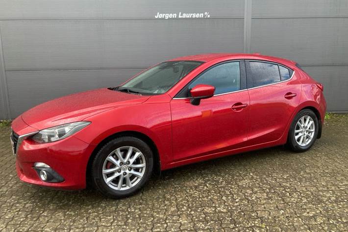 Rød Mazda 3 fra 2015