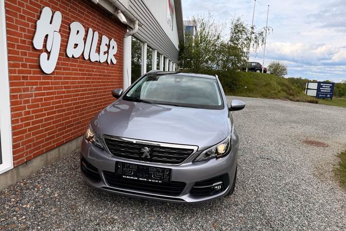 Sølv Peugeot 308 fra 2018