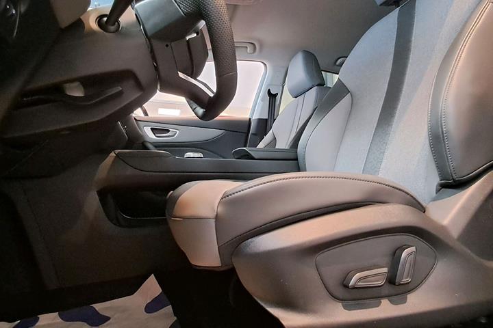 Grøn MG MG4 Electric fra 2026 set indefra
