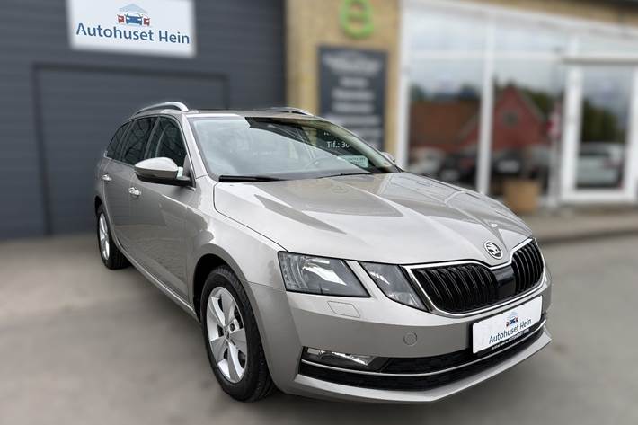 Grå Skoda Octavia fra 2018 set udefra