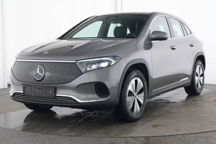 Grå Mercedes EQA250+ fra 2024 set udefra