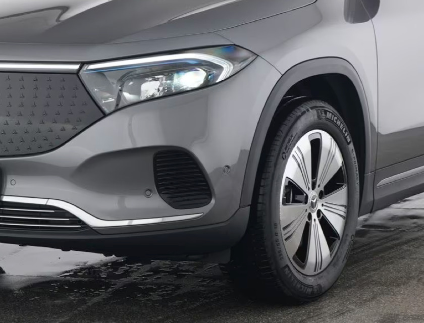 Grå Mercedes EQA250+ fra 2024