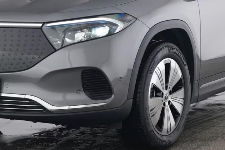 Grå Mercedes EQA250+ fra 2024