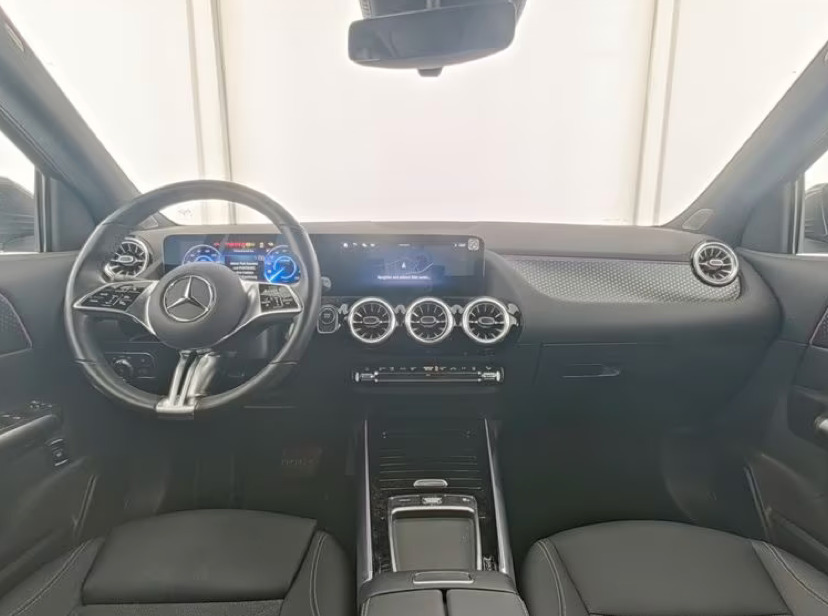 Grå Mercedes EQA250+ fra 2024