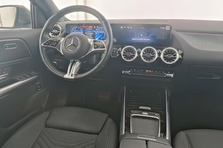 Grå Mercedes EQA250+ fra 2024