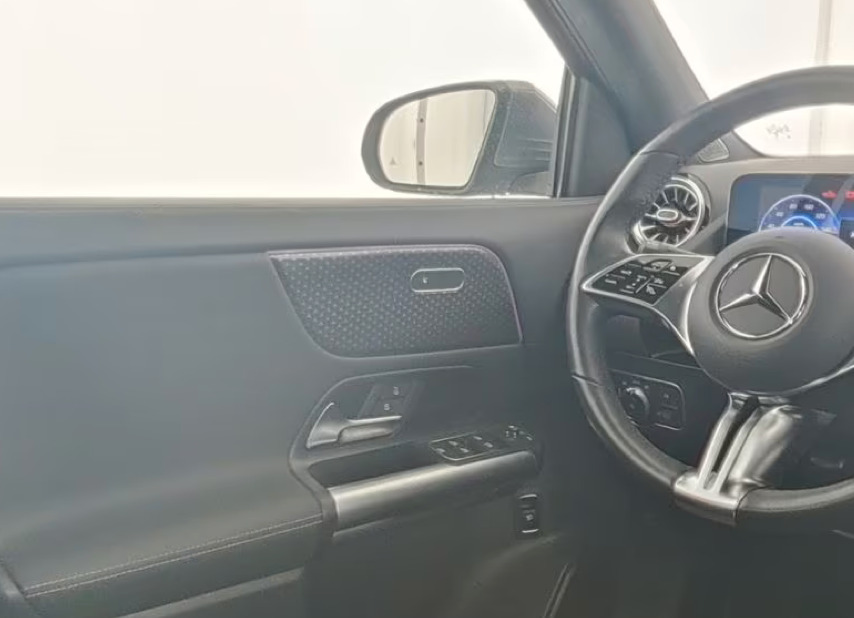 Grå Mercedes EQA250+ fra 2024
