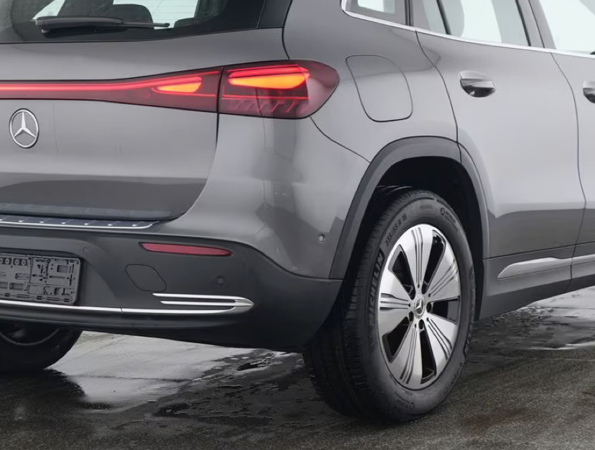 Grå Mercedes EQA250+ fra 2024
